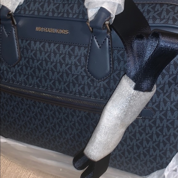 Michael Kors Admiral Blue Weekender - Picture 9 of 9